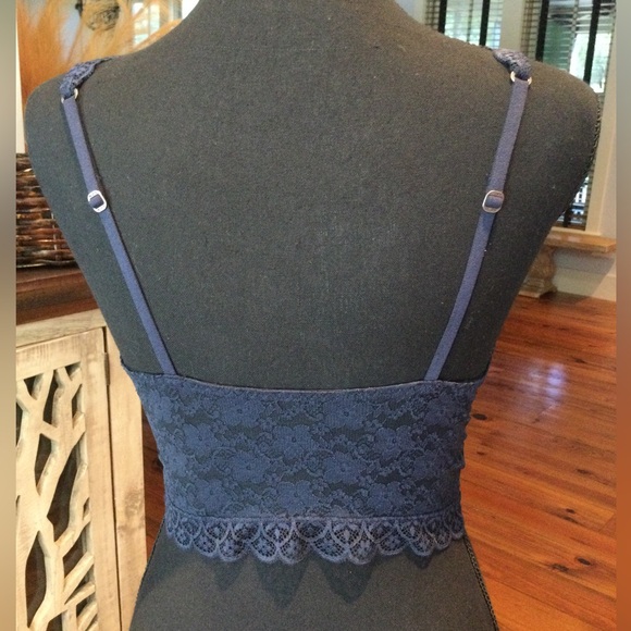 Bundle of 3 like sized bra/bralettes - Picture 5 of 9